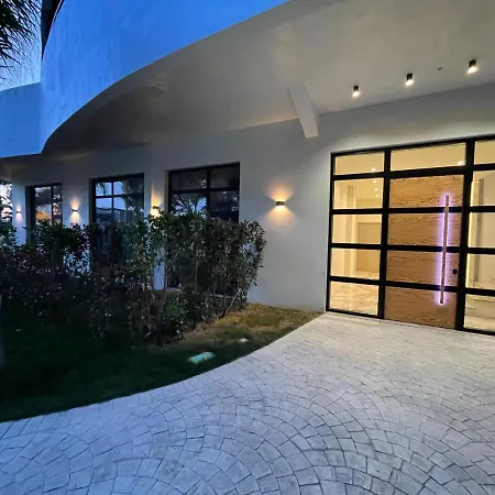 By The Sea 1 - Luxurious Apartment